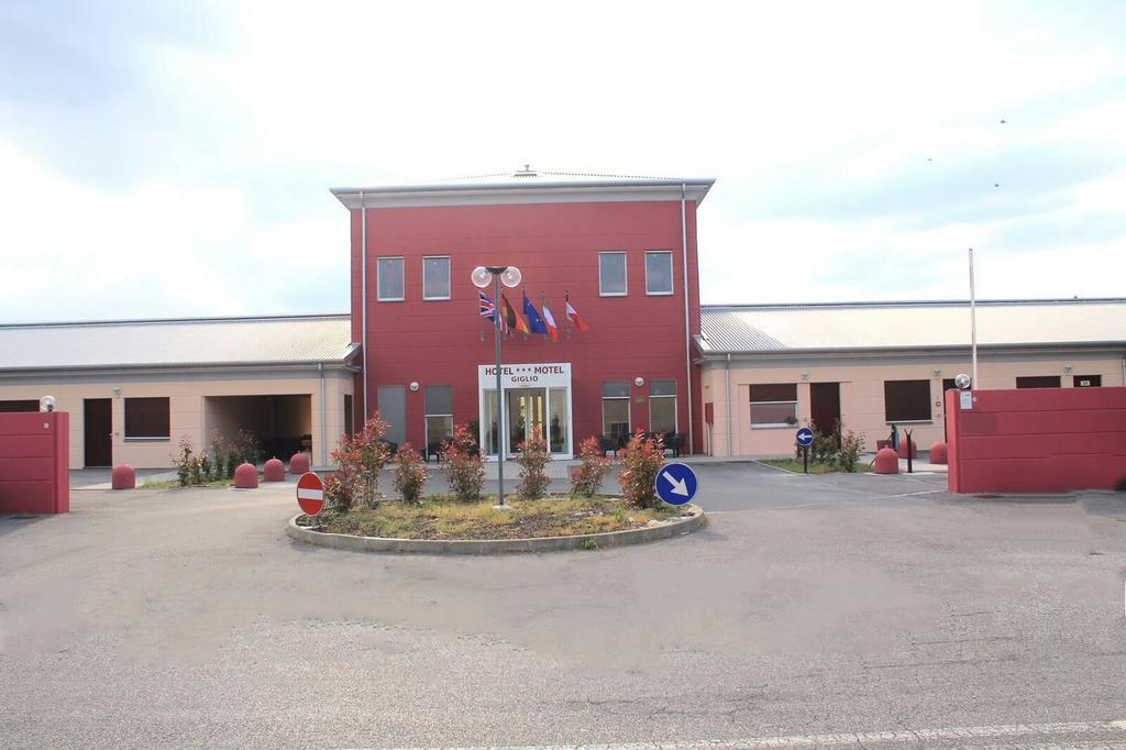 Hotel Motel Giglio Viadana ภายนอก รูปภาพ